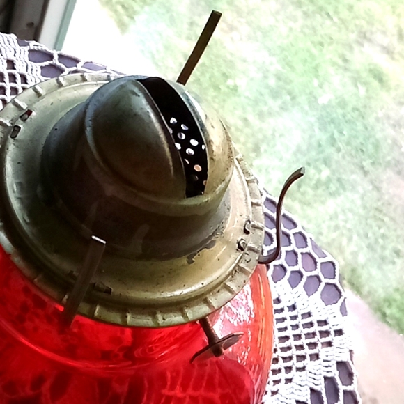Vintage Lovely old ruby kerosene lamp - Picture 4 of 5